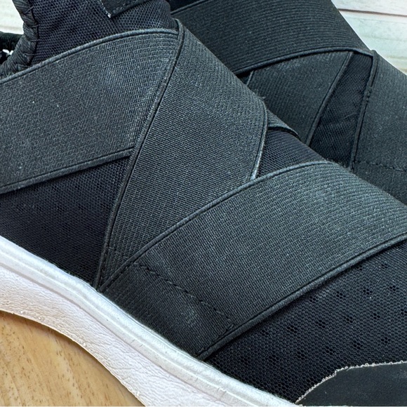 Vans UltraRange Gore Knit Slip On Sneakers Black White 7 Men 8.5 Women - Picture 7 of 11